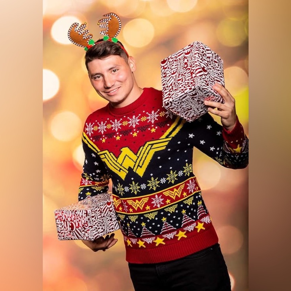Wonder Woman Sweater NWOT XL - Picture 4 of 12